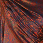 szal jedwabny ze wzorem jamawar w kolorze miedzianym