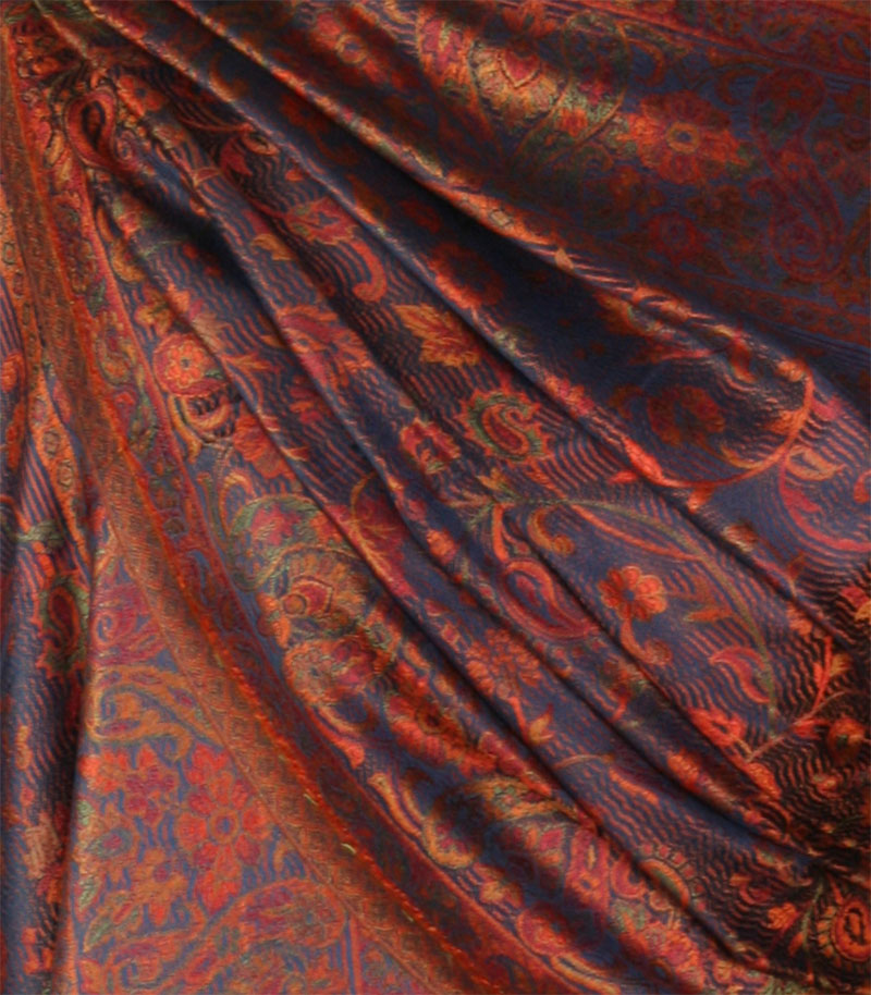 szal jedwabny ze wzorem jamawar w kolorze miedzianym