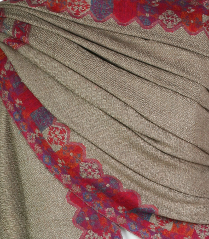 szal welniany w kolorze bezowym z welny merino KuLLU