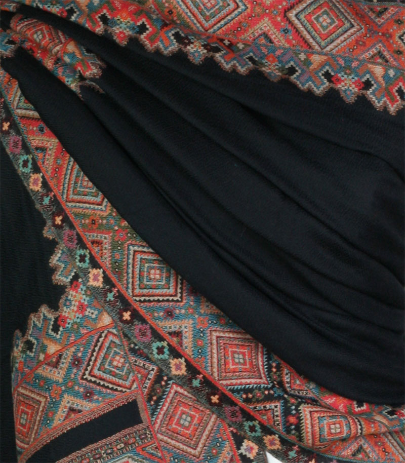 szal welniany w kolorze czarnym z welny merino KuLLU