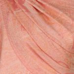 szal welniany w kolorze lososiowym z welny merino