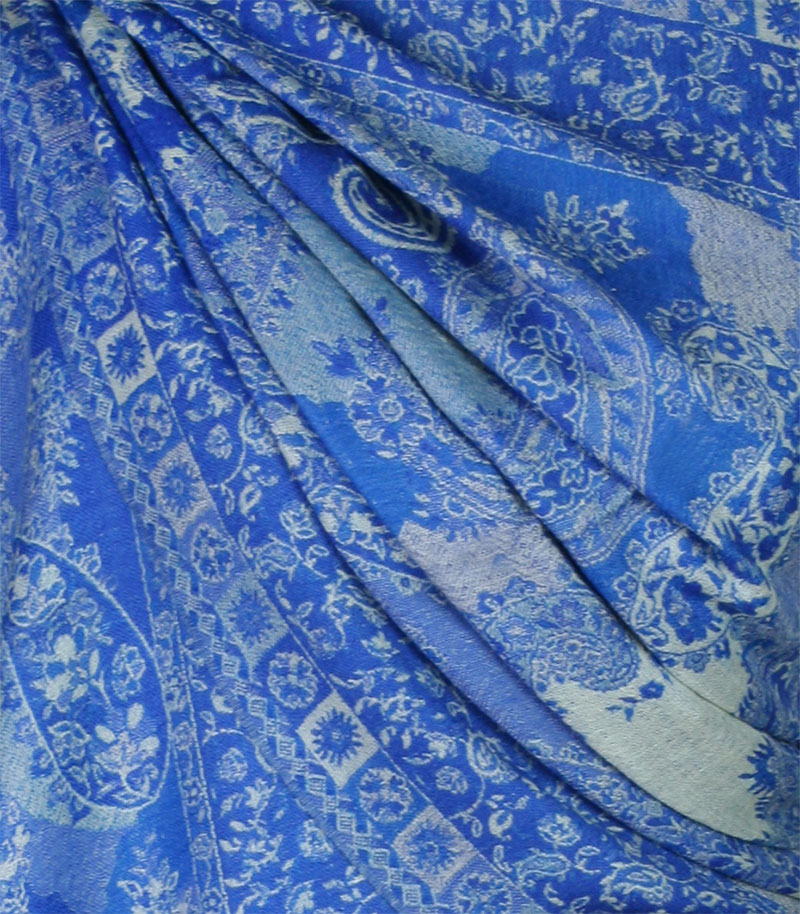 szal welniany w kolorze niebieskim z welny merino