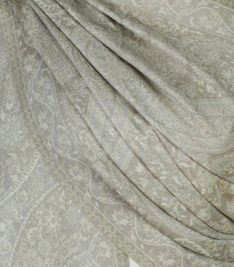 szal welniany w kolorze szarym z welny merino