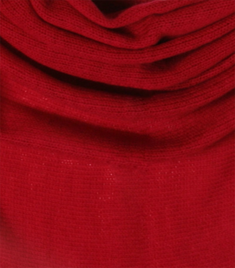 chusta welniana w kolorze czerwonym