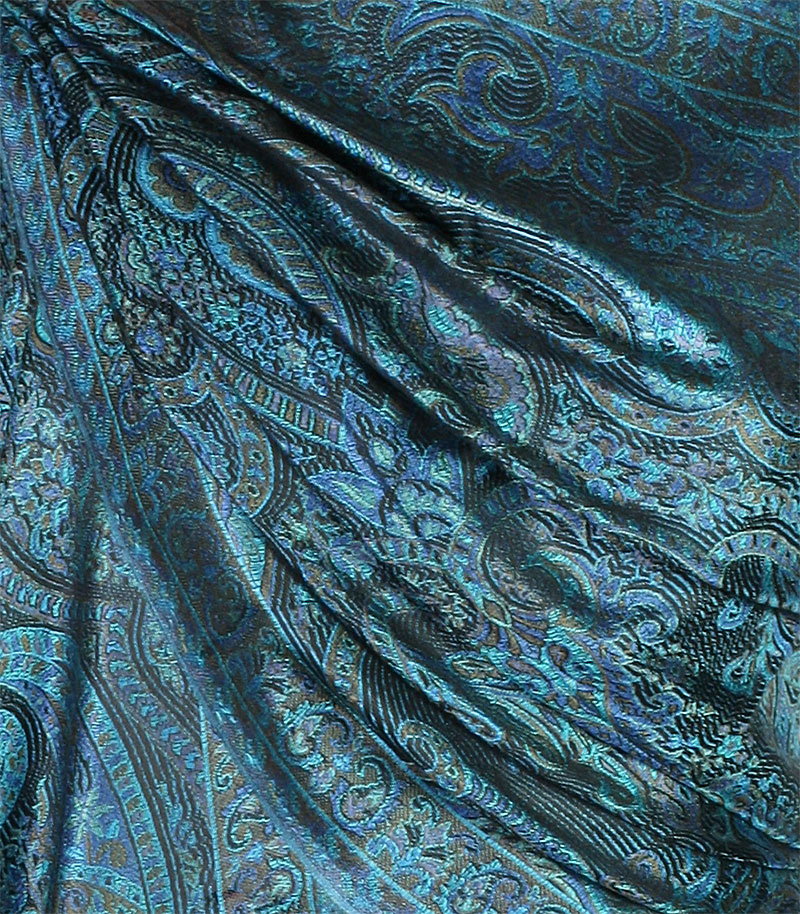 szal jedwabny ze wzorem jamawar w kolorze niebieskim