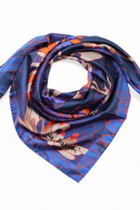 apaszka-jedwabna-w-kolorze-niebieskim