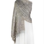 szal-welniany-w-kolorze-bezowym