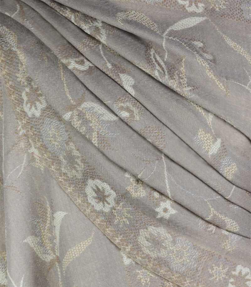 szal-welniany-w-kolorze-bezowym