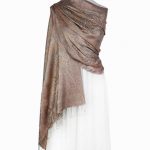 szal-jedwabny-w-kolorze-bezowym