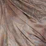 szal-jedwabny-w-kolorze-bezowym