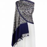 szal-welniany-w-kolorze-granatowym