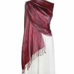 szal-jedwabny-w-kolorze-czerwonym