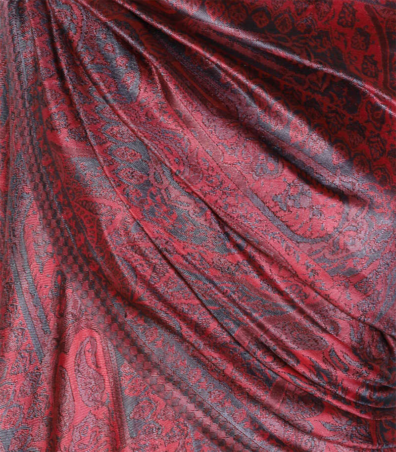 szal-jedwabny-w-kolorze-czerwonym