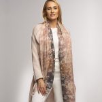 Wełniany szal szalik różowy z kwiatowym wzorem, uniwersalny rozmiar 70x200cm.