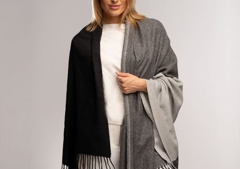 Duży szal kaszmirowy koc szary wykonany z 100% najwyżej jakości kaszmiru, elegancki design, duży rozmiar 130x170cm| Magia Kaszmiru