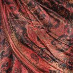 Szal z jedwabiu jamawar wzór, w kolorze bordowym, damski wykonany z naturalnego jedwabiu