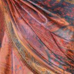 Szal jedwabny miedziany z eleganckim wzorem paisley 70x200cm.
