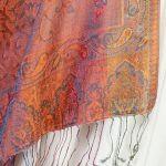 Szal jedwabny miedziany z eleganckim wzorem paisley 70x200cm.