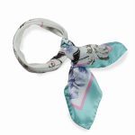Elegancka apaszka jedwabna mała 65x65 gawroszka kremowa włoska.