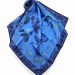 Elegancka mała apaszka jedwabna gawroszka 65x65 Marina D'Este.