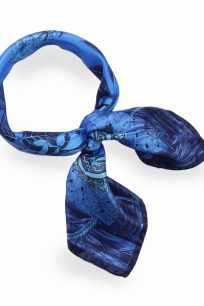 Elegancka mała apaszka jedwabna gawroszka 65x65 Marina D'Este.