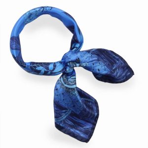 Elegancka mała apaszka jedwabna gawroszka 65x65 Marina D'Este.