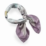 Elegancka szara apaszka jedwabna mała włoska 65x65 Laura Biagiotti kwiatowa.