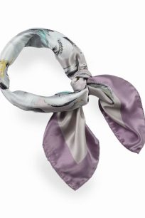 Elegancka szara apaszka jedwabna mała włoska 65x65 Laura Biagiotti kwiatowa.