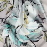 Elegancka szara apaszka jedwabna mała włoska 65x65 Laura Biagiotti kwiatowa.
