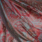 Elegancki szal jedwabny czerwony wzór wschodni 55x180 do sukienki wieczorowej