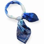 Elegancka mała apaszka gawroszka 65x65 granatowa włoska.