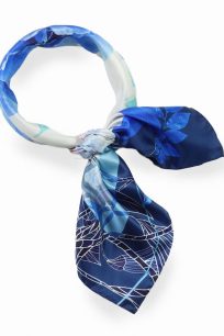 Elegancka mała apaszka gawroszka 65x65 granatowa włoska.