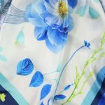 Elegancka mała apaszka gawroszka 65x65 granatowa włoska.