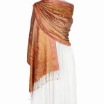 Elegancki szal jedwabny miedziany ze wzorem pailey 55x180 do stylizacji wieczorowych