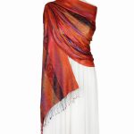 Elegancki szal jedwabny miedziany ze wzorem pailey 70x200 do stylizacji wieczorowych