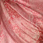 Różowy szal jedwabny wieczorowy z wzorem paisley 55x180