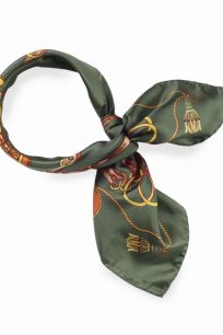 Zielona mała jedwabna apaszka gawroszka z eleganckim wzorem 65x65.