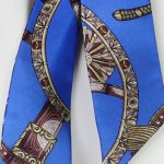 Szalik jedwabny twilly apaszka jedwabna w kolorze niebieskim z eleganckim wzorem 6x105