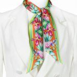 zielony szalik włoski jedwabny twilly 6x105 do stylizacji biznesowych i eleganckich z kwiatowym wzorem