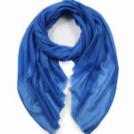 Stylowy szal kaszmirowy kobaltowy letni 100% kaszmir 70x200 do sukienki
