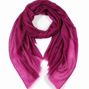 Elegancki szal kaszmirowy ultracienki różowy ciemny do stylizacji wieczorowych 70x200