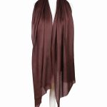Brązowy szal wełniany damski z wełny merino jenokolorowy delikatny 70x200