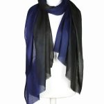 Granatowy szal wełniany merino cieniowany ombre 70x200 do sukienki lub płaszcza