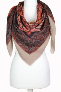 alt="Miękka chusta wełniana damska brązowa ze wzorem florystycznym 140x140"