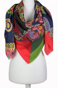 alt="Stylowa chusta wełniana damska granatowa ze wzorem orientalnym 140x140"