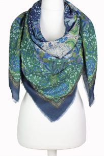 alt="Elegancka chusta wełniana damska zielona ze wzorem florystycznym 140x140 ciepła"