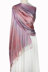 alt="Stylowy szal damski różowy z jedwabiu naturalnego 70x200 na ramiona wzór paisley"