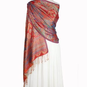 alt="Wieczorowy szal damski czerwonym z jedwabiu naturalnego 70x200 na ramiona wzór paisley"