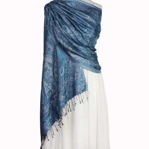 alt="Elegancki szal z jedwabiu naturalnego morski 70x200 na ramiona wzór paisley"
