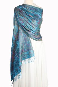 alt="Elegancki szal z jedwabiu naturalnego damski turkusowy 70x200 na ramiona wzór paisley"